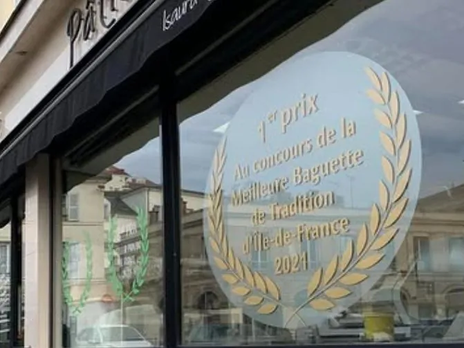 Vitrine de commerce nettoyée