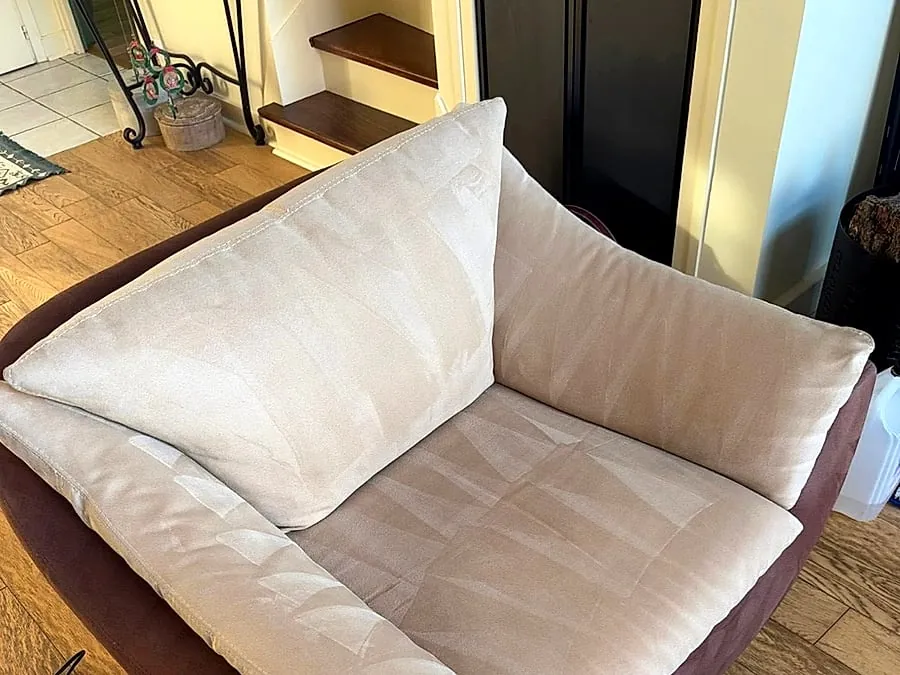 Fauteuil en tissu nettoyé